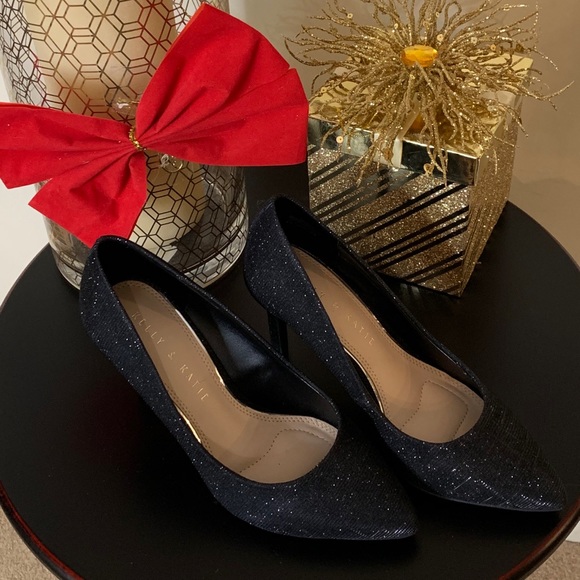 Shoes - Picture 1 of 4